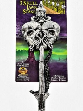 Spirit Halloween 3 Skull Lawn Stakes with Chains Halloween Lawn Decor NWT